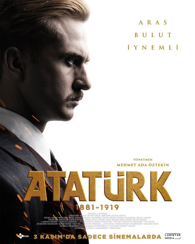 Başrolünde Aras Bulut İynemli’nin oynadığı, merakla beklenen “Atatürk” filminin afişi yayınlandı. ATATÜRK 1. Film, 3 Kasım’da sinemalarda vizyona girecek.