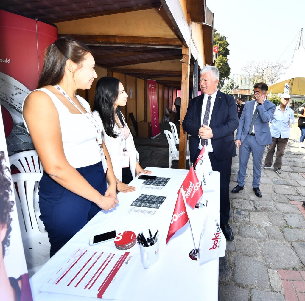 İş dünyası ile iş arayan gençler Kariyer Fuarı’nda buluştu