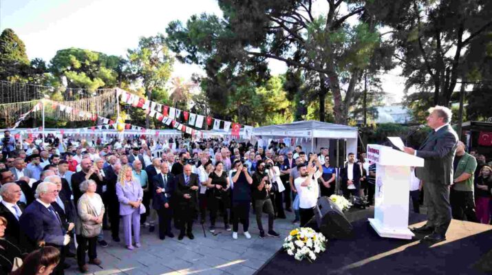 İŞ ARAYANLARLA İŞVERENLERİ BORNOVA'DA İSTİHDAM FUARI BULUŞTURDU, 50 BİN BAŞVURU