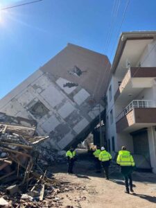 DEPREM BÖLGESİNDEKİ MANEVİ DESTEK ÇADIRI YOĞUN İLGİ GÖRÜYOR