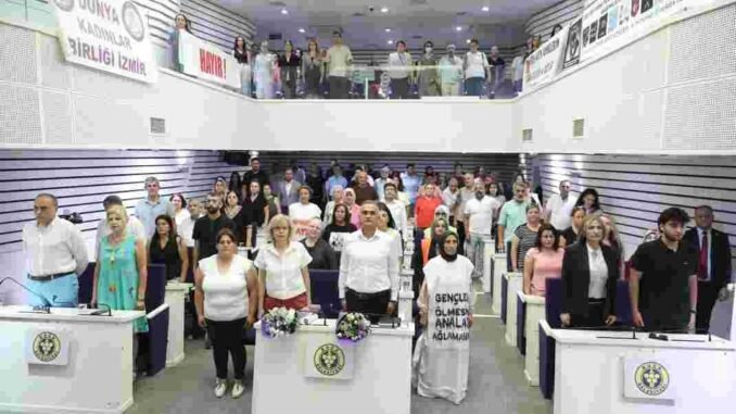 Buca’da bağımlılıkla mücadele paneli ve eylemi düzenlendi - İntroHaber