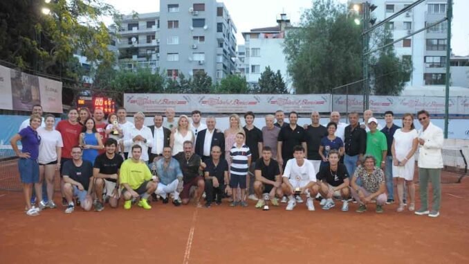 Küçük Kulüp’te Kupalar Sahiplerini Buldu - İntroHaber