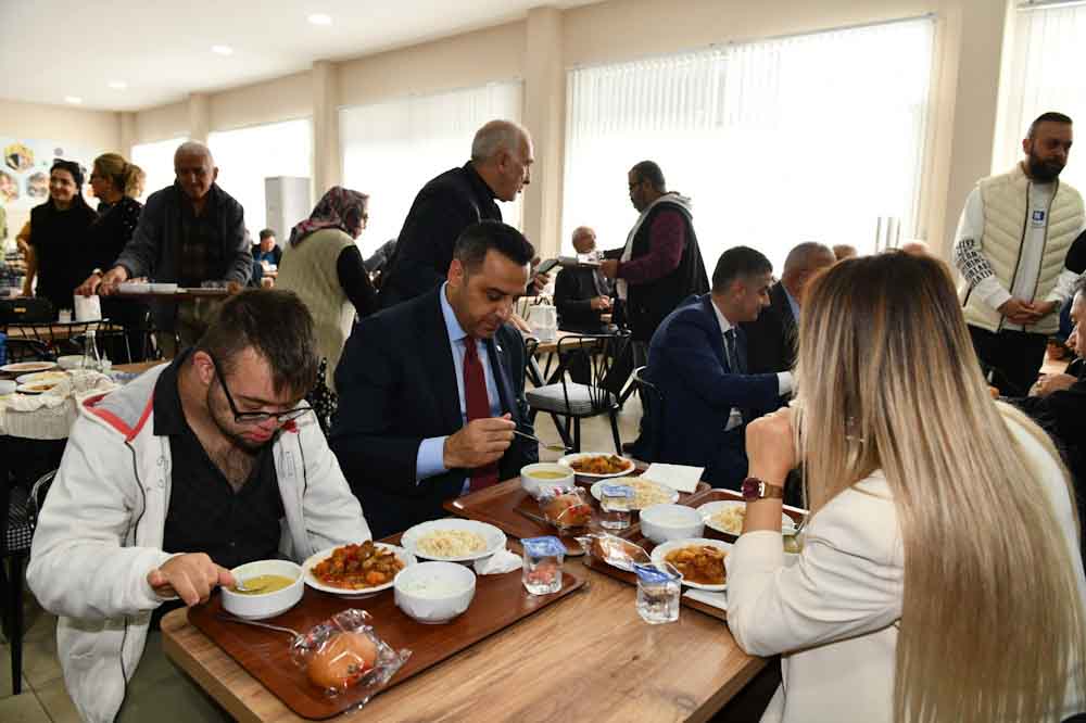 Çiğli Kent Lokantası kapılarını açtı