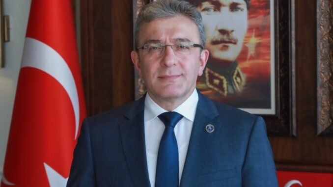 DEÜ Rektörü Prof. Dr. Bayram Yılmaz veteriner hekimm.jpg