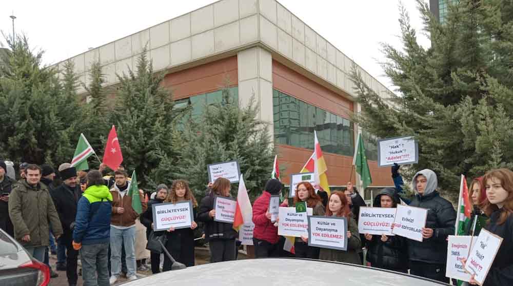 CHP, ÇERKESLERİ KARŞINA ALDI