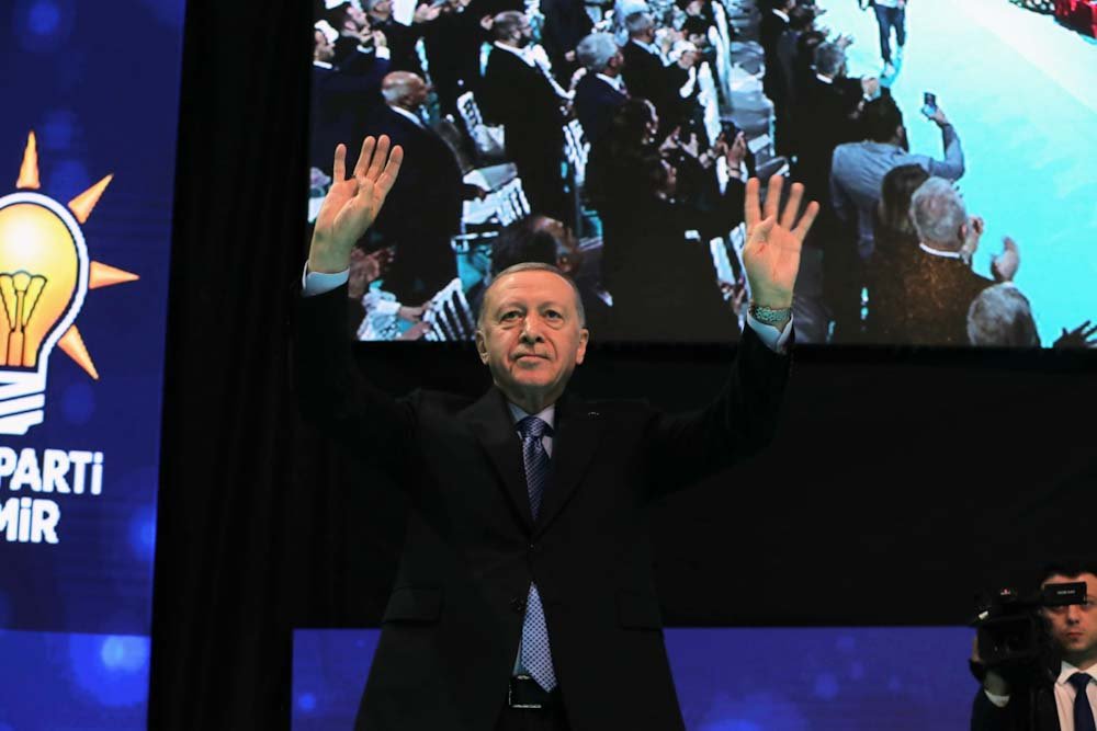 AK PARTİ İZMİR İL KONGRESİ: SAYGILI TEKRAR DEVAM DEDİ