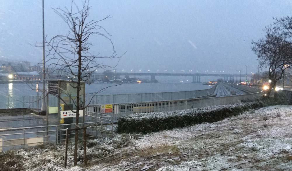 KAR YAĞIŞI, İSTANBUL VE ANKAR'DA ALARM VERDİ