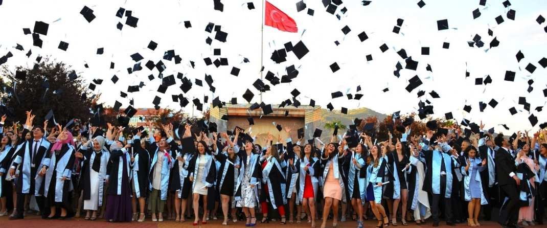 ayvalik izmir adana ankarara cukurova Kent dışında eğitim gören Ayvalıklı öğrenciye Burs 02Desteği (05
