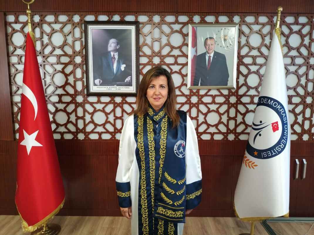 izmir demokrasi üniversitesi rektorü 2025-02-23 at 21.14.22