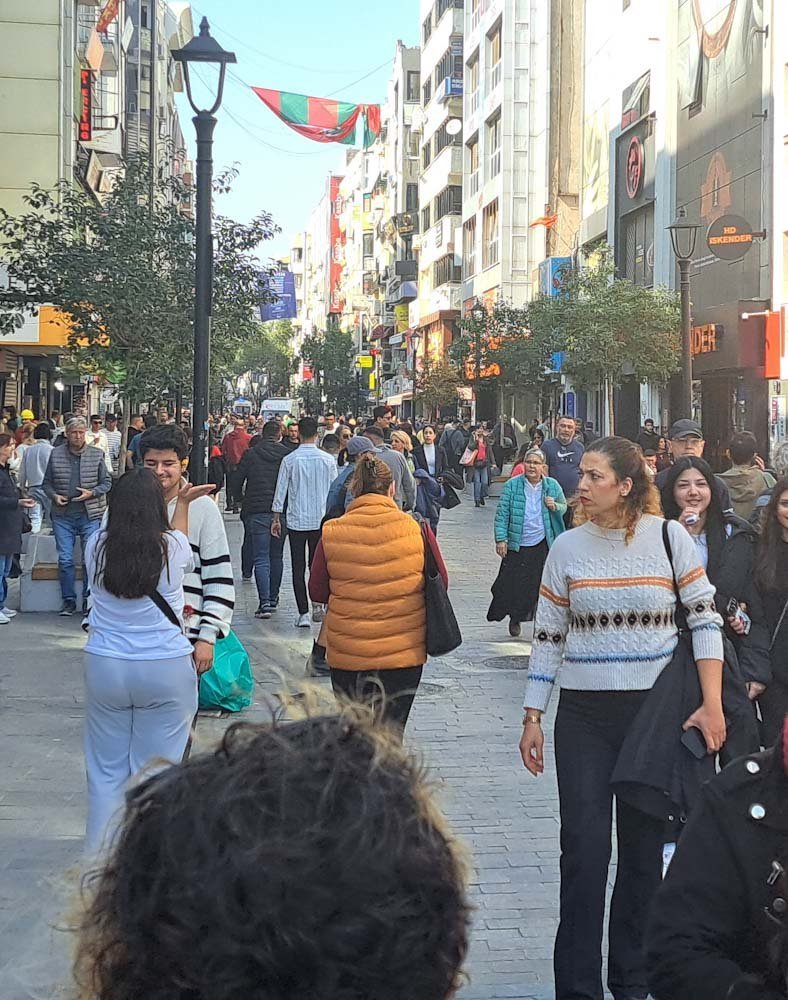 Ekrem İmamoğlu İzmir’den otobüte konuşamadı Cumhurbaşkanlığı Adaylığını Açıkladı