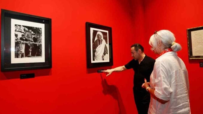FOLKART YK Mesut Sancak ve İZFAS MDR Tuğçe Cumalıoğlu Atlas Pavyonu'ndaki sergileri D