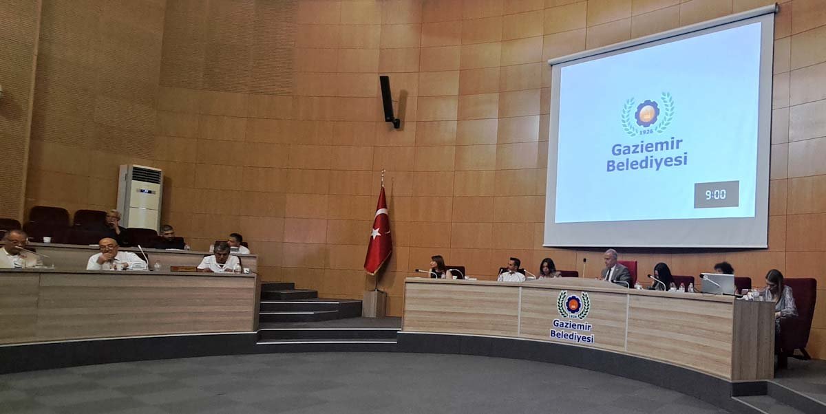 GAZİEMİR AĞUSTOS MECLİSİ’NDE "YETERSİZ" TARTIŞMASI