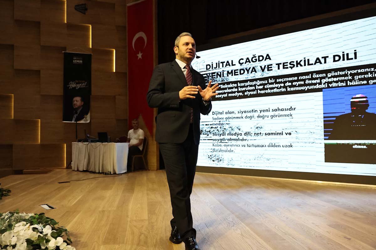 AK PARTİ İZMİR TEŞKİLATI AKDEMİ DE BULUŞTU