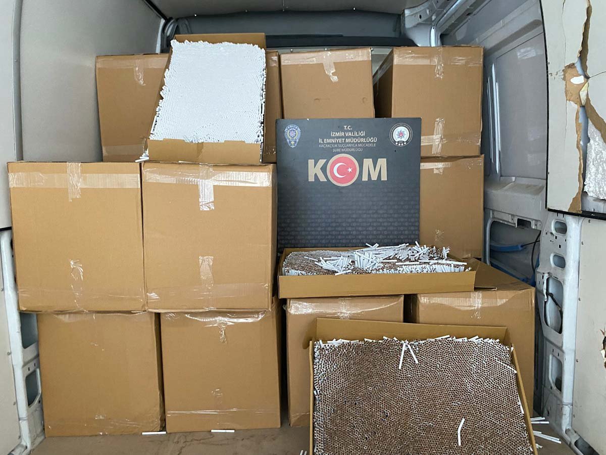 İzmir Polisi’nden Kaçakçılara Büyük Darbe: 21 Kişi 5 milyonluk kaçak alkolle yakalandı