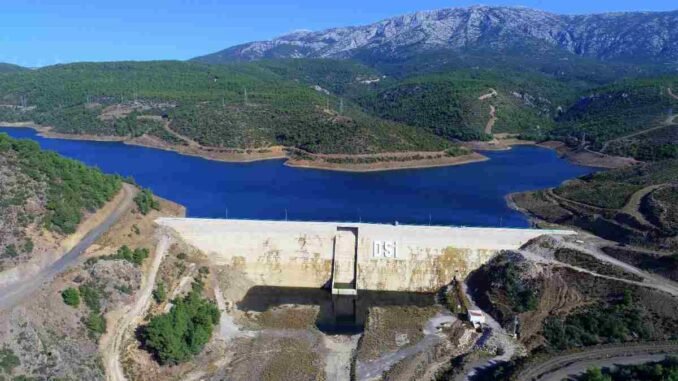 cesme karareis baraji devrede su kesiti bittii28.08.2025_5cff0b86-3e8e-446d-9483-2f186a00a28f