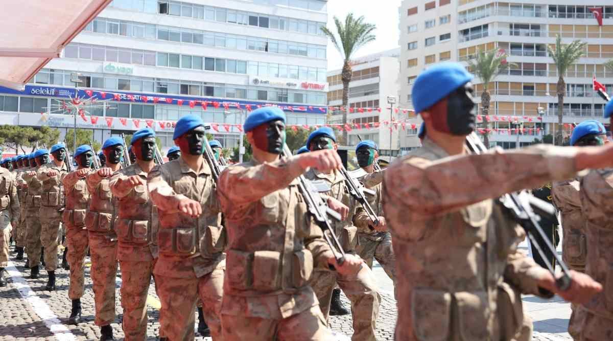 30 Ağustos Zafer Bayramı İzmir'de Coşkuyla Kutlanacak remi gecit askerler