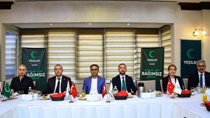 YEŞİLAY İZMİR’DE BAĞIMSIZLIĞI ÖĞRETİYOR - İntroHaber