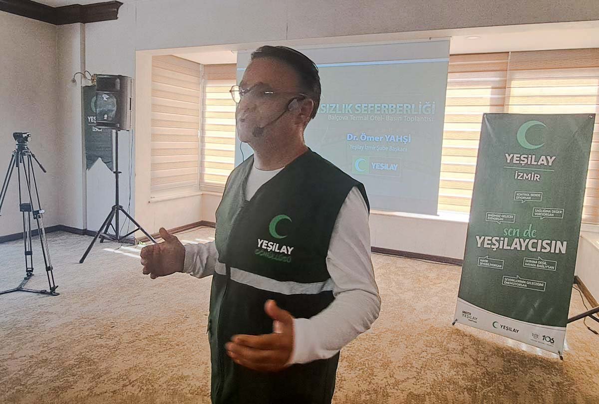 YEŞİLAY İZMİR’DE BAĞIMSIZLIĞI ÖĞRETİYOR