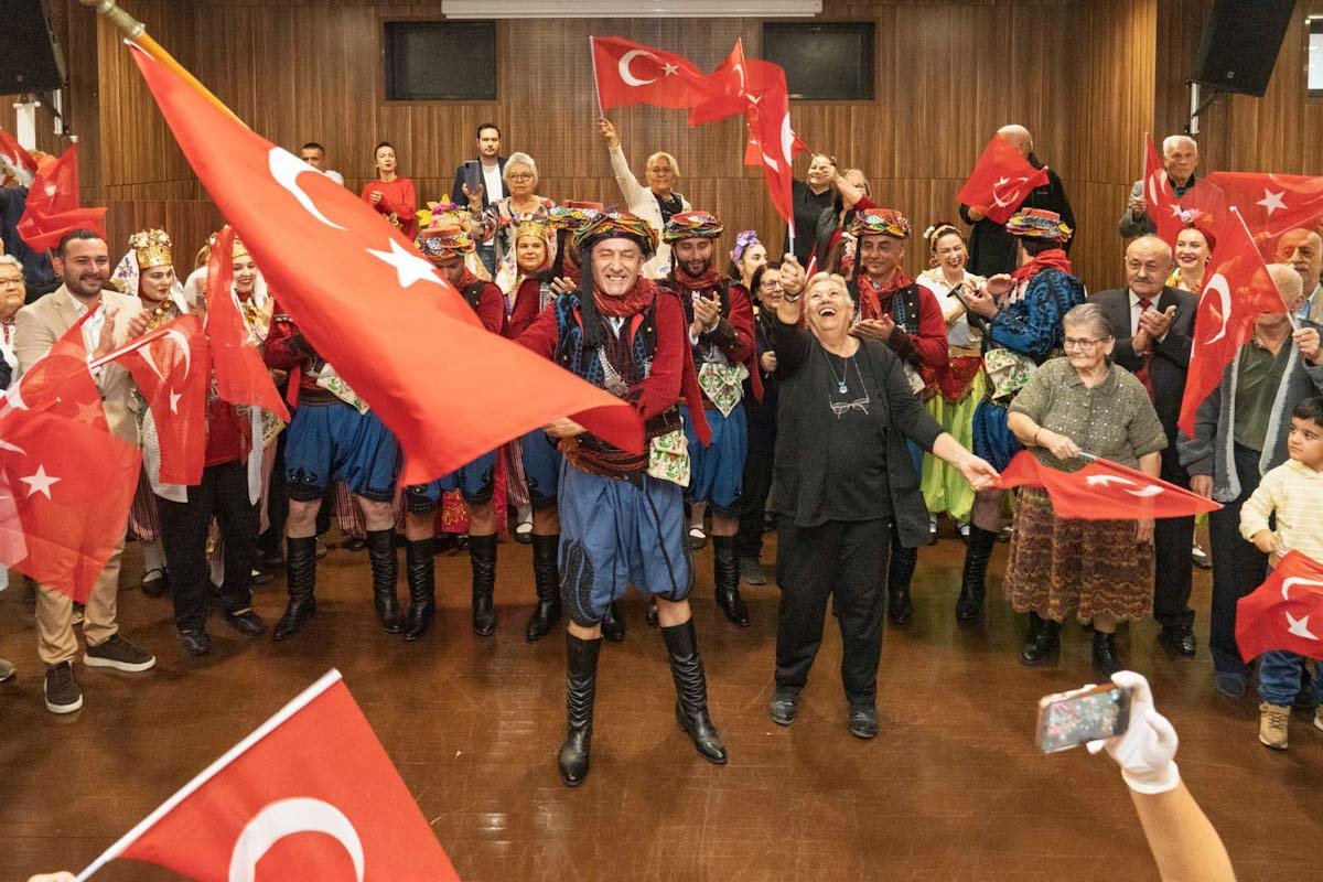 Çocuklar, Büyüklerin Kendilerine Miras Bıraktığı Cumhuriyet Bayramını Kutladı - İntroHaber